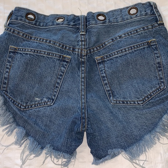 FREE PEOPLE denim shorts - Picture 5 of 6